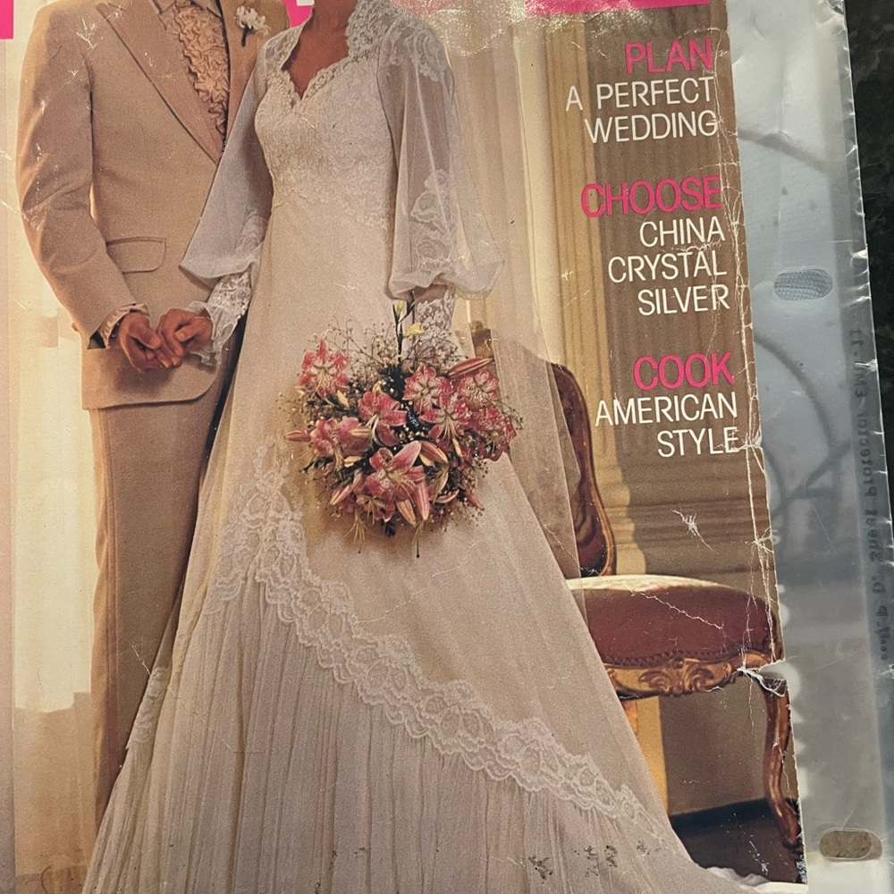 Elegant Cream Lace Wedding Dress